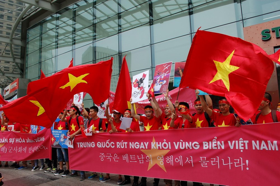 El color rojo en la Plaza de la Estafeta Postal Central de Seúl (Fuente: VNA)