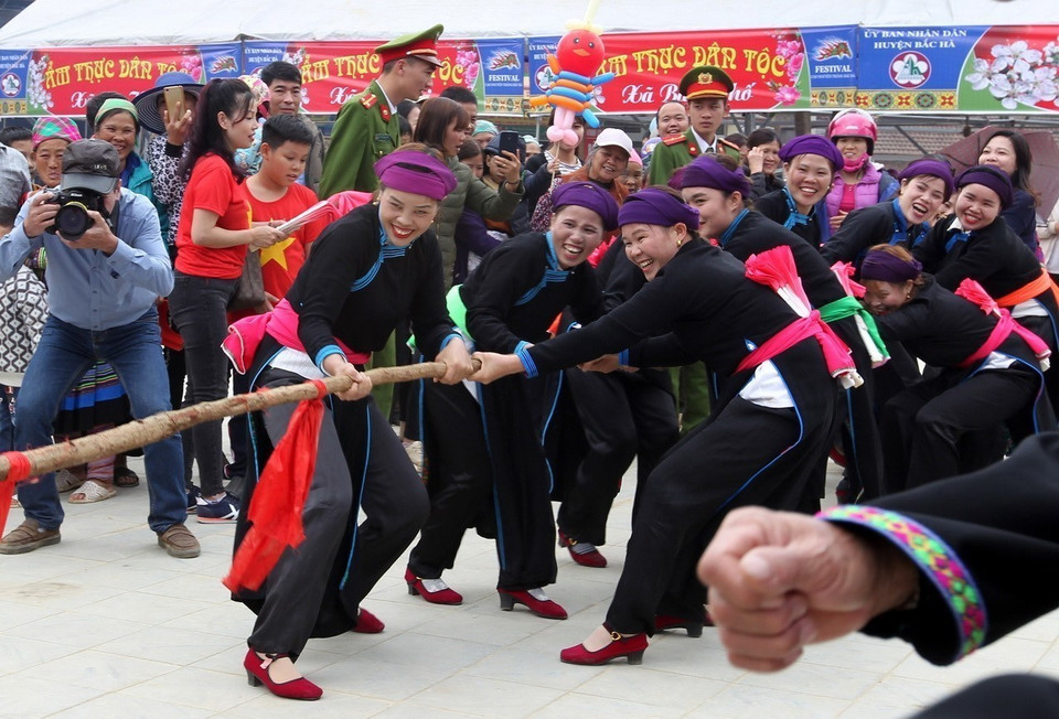 Se rehabilitó el Festival de juego de la soga del grupo étnico Tay en el distrito de Bac Ha en la provincia montañosa de Lao Cai, el cual fue honrado por la UNESCO como Patrimonio Cultural Inmaterial de la Humanidad (Fuente: VNA)
