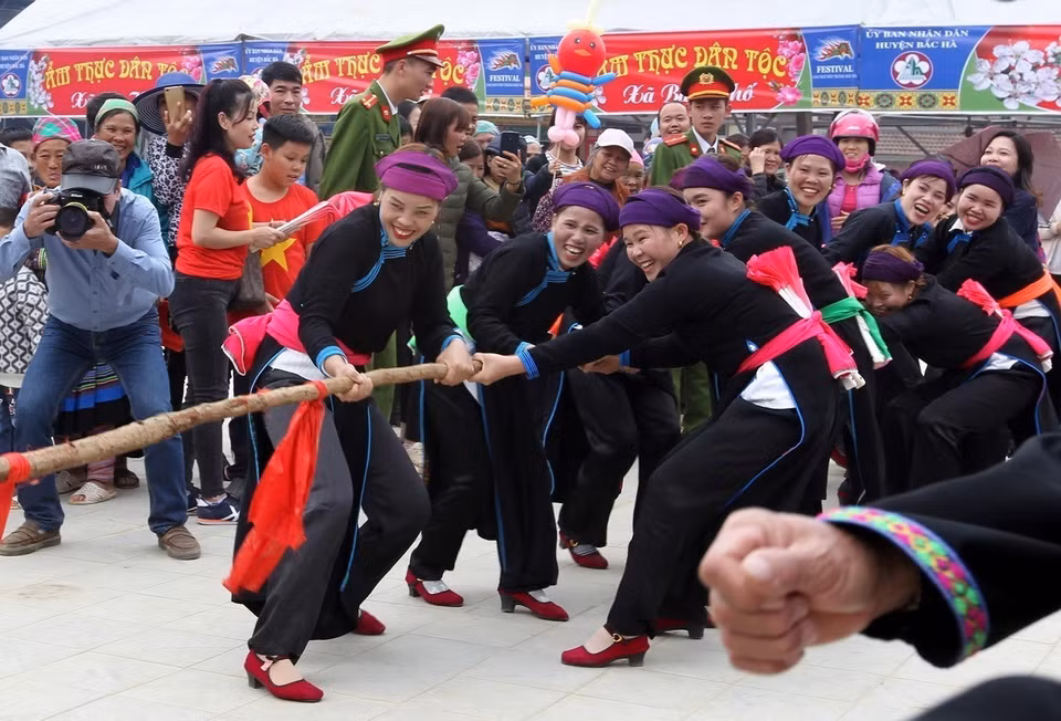 Se rehabilitó el Festival de juego de la soga del grupo étnico Tay en el distrito de Bac Ha en la provincia montañosa de Lao Cai, el cual fue honrado por la UNESCO como Patrimonio Cultural Inmaterial de la Humanidad (Fuente: VNA)
