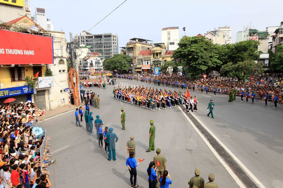 Milicias populares masculinos de las 54 nacionalidades, calle Cua Nam (Fuente: VNA)