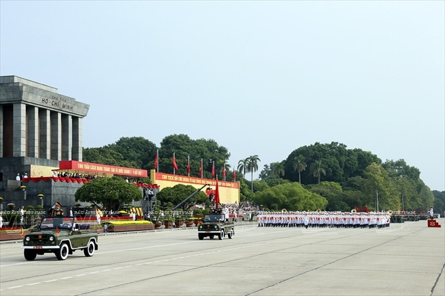Teniente general Vo Van Tuan, subjefe del Estado Mayor General del Ejército Popular encabezó el desfile (Fuente: VNA)