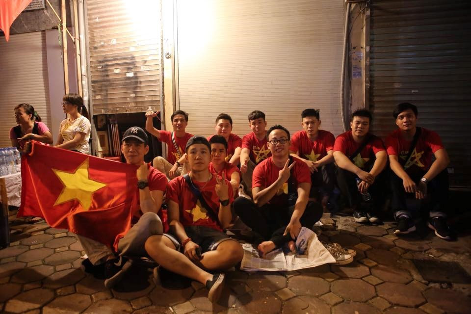 Un grupo de jóvenes se congregaron desde la madrugada (Fuente: VNA) 