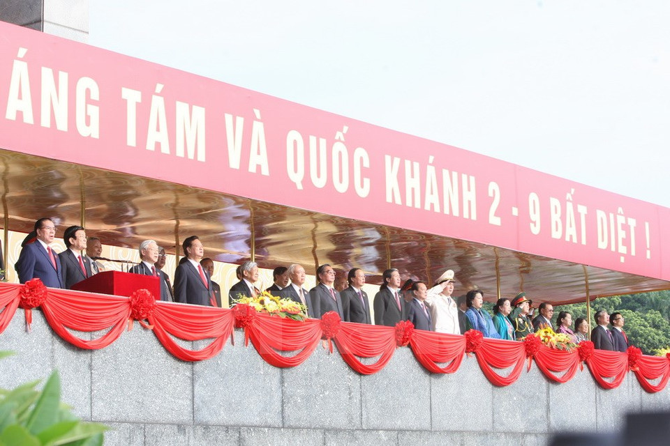 Dirigentes del Partido, el Estado, la Asamblea Nacional, el gobierno y el Ejército Popular asistieron al acto (Fuente: VNA) 