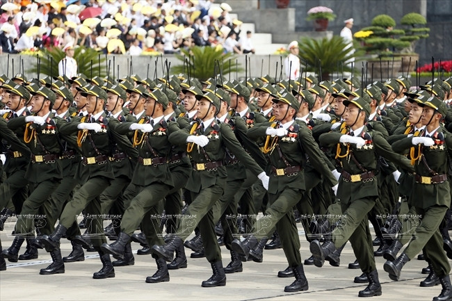Policías locales (Fuente: VNA)