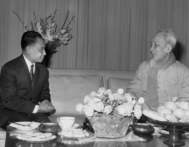 El Presidente Ho Chi Minh recibió al canciller camboyano Norodom Phurissara, el 10 de enero de 1968 en Hanoi. (Foto: VNA)