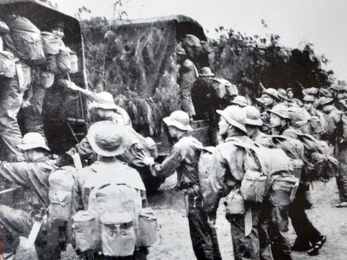Jóvenes de Hanoi partieron de la capital rumbo al frente del sur durante la Ofensiva general de 1968. (Foto: VNA)