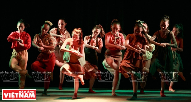 Diferentes programas musicales y artísticos son también presentados en la cita (Fuente:VNA)