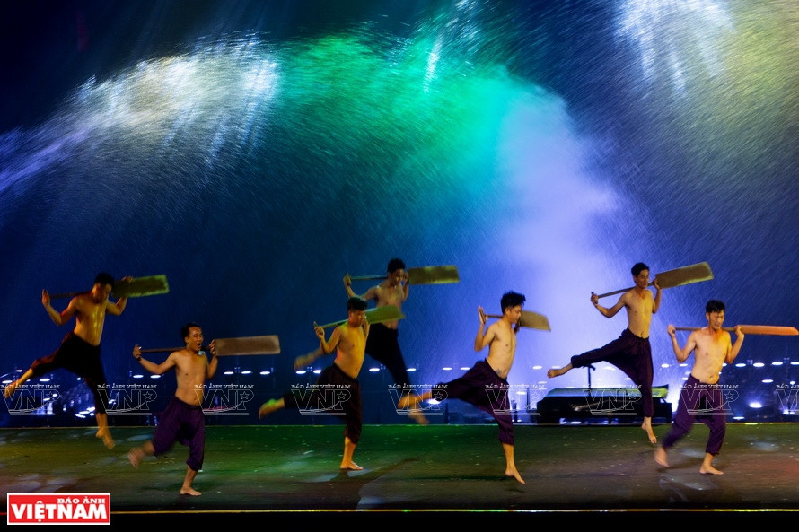 Imagen sobre los chicos en el mar con la piel bronceada (Foto: Revista Ilustrada de Vietnam)