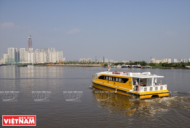 Es la primera ruta de autobús fluvial en el río Saigón. (Fuente: VNA)