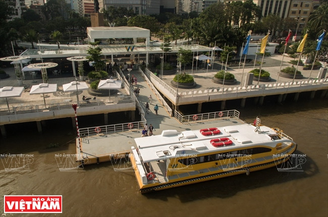 Primer servicio de autobús fluvial lanzado en Ciudad Ho Chi Minh. (Fuente: VNA)