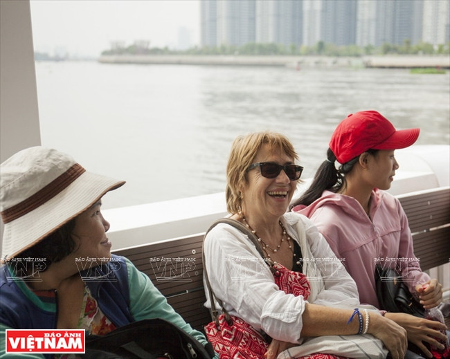 El nuevo servicio atrae a una gran cantidad de locales y visitantes.(Fuente: VNA)