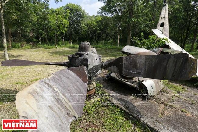Los restos de guerra ayudan a los visitantes a visualizar la gravedad de las batallas en Ta Con.