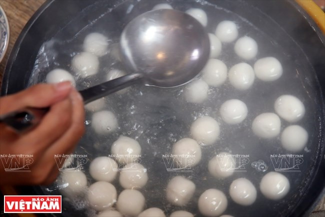 Cocinar los pasteles (Fuente: VNA)