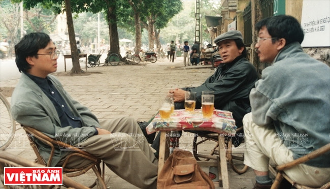 Dang Thai Son en una calle de Hanoi, en los años 90.