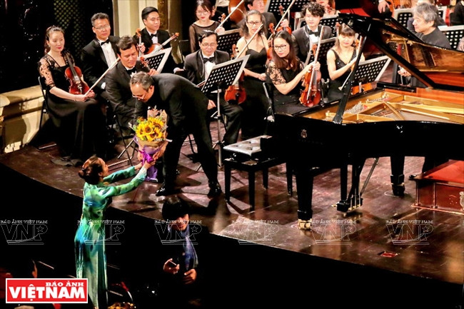 El pianista conquista a los espectadores. 