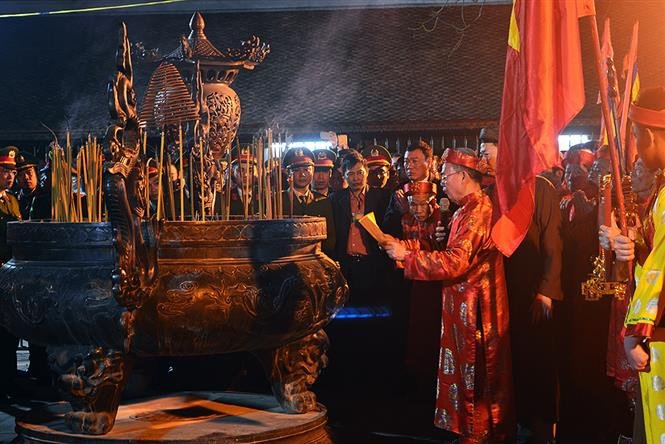 El festival del Sello Real en el templo dedicado a la dinastía Tran (1225 - 1400), se inauguró anoche en la provincia de Thai Binh. (Fuente: VNA)
