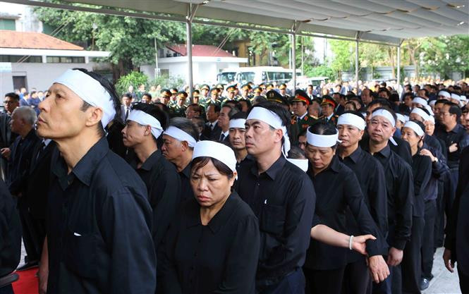 Largas filas, caras de tristeza y emoción en el tributo a Tran Dai Quang (Fuente: VNA)