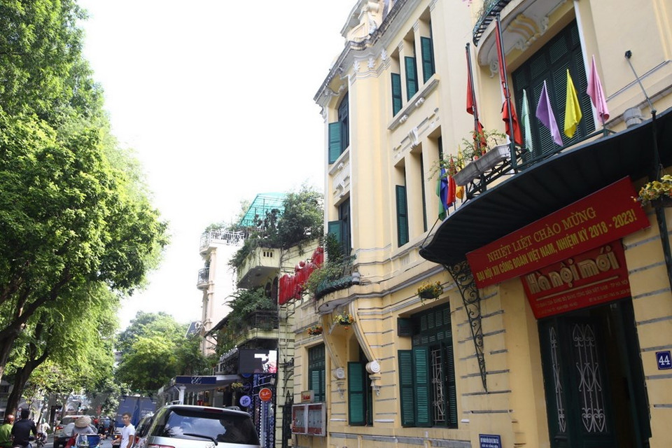 Vietnam iza bandera a media asta en señal de duelo por fallecimiento del presidente Tran Dai Quang (Fuente: VNA)