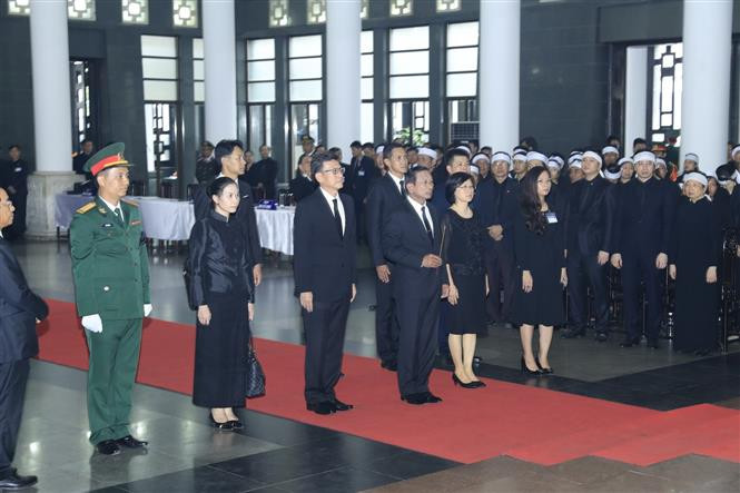 Una delegación de Tailandia rinde tributo al presidente de Vietnam, Tran Dai Quang (Fuente: VNA)