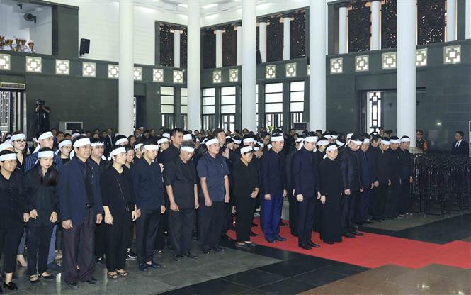 La familia del presidente Tran Dai Quang rinde tributo póstumo a su ser querido (Fuente: VNA)