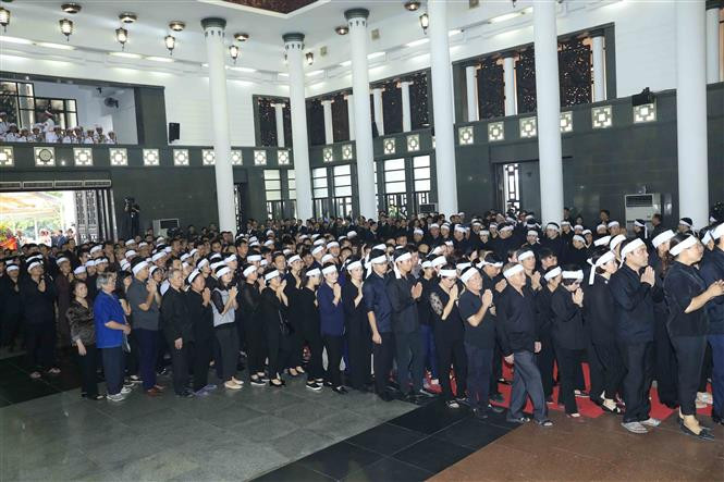 La familia del presidente Tran Dai Quang rinde tributo póstumo a su ser querido (Fuente: VNA)