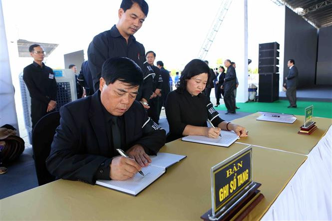 Las honras fúnebres al presidente Tran Dai Quang en la provincia de Ninh Binh, su tierra natal (Fuente: VNA)