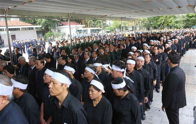 Largas filas, caras de tristeza y emoción en el tributo a Tran Dai Quang (Fuente: VNA)