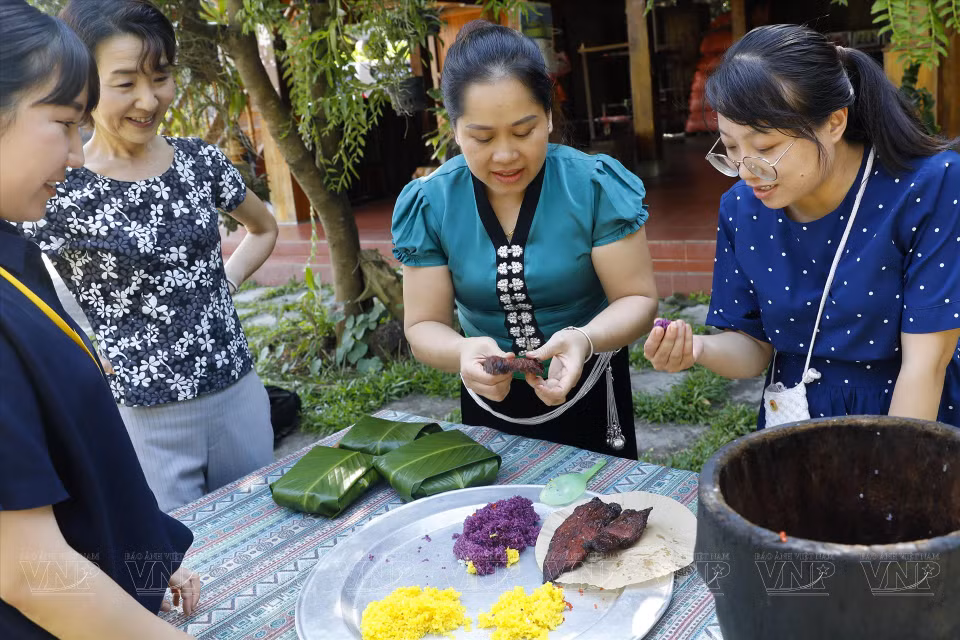 Según la gente de Muong Lo, el plato es más delicioso cuando se come con carne seca. Foto: Revista Vietnam