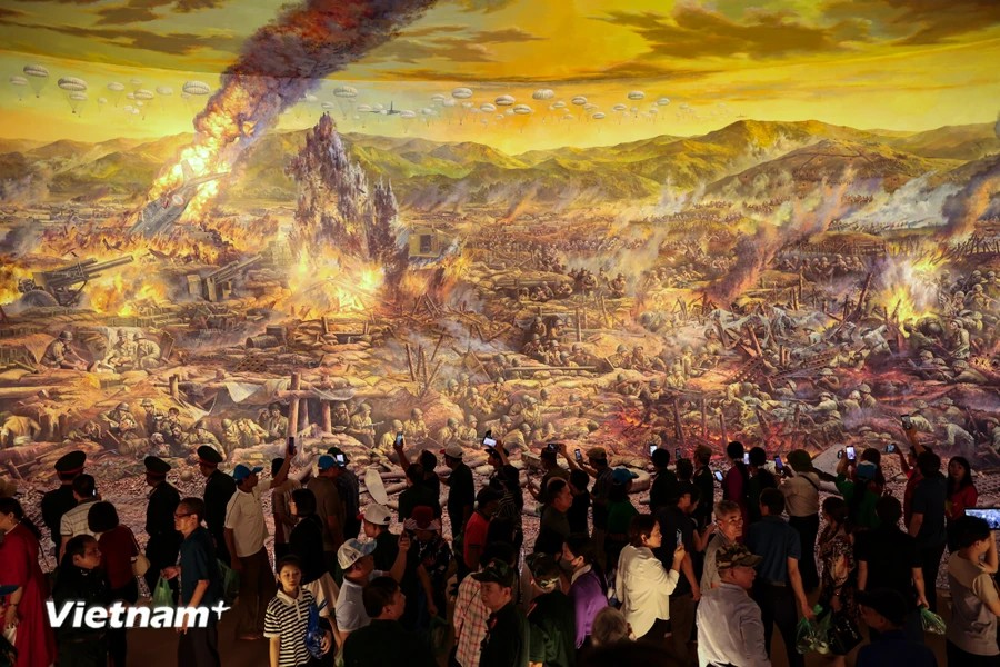 egún un periodista del periódico electrónico VietnamPlus, a principios de abril de 2024, un gran número de visitantes acudieron en masa al museo. (Foto: Hoai Nam/Vietnam+)