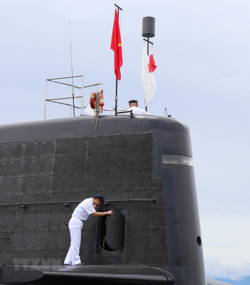 El submarino japonés Kuroshio en el puerto Cam Rang (Fuente: VNA)