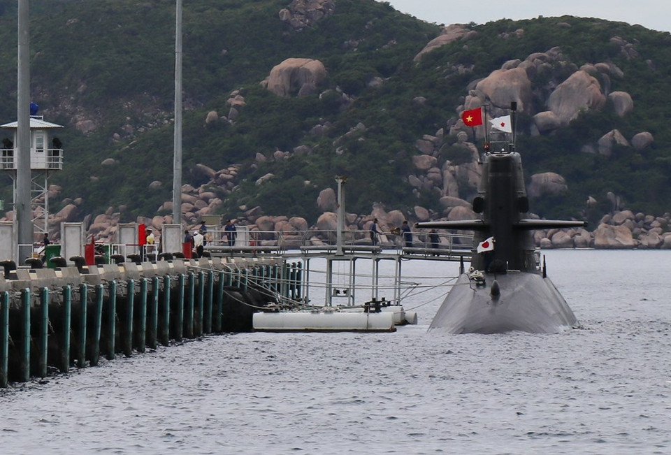 El submarino japonés Kuroshio en el puerto Cam Rang (Fuente: VNA)