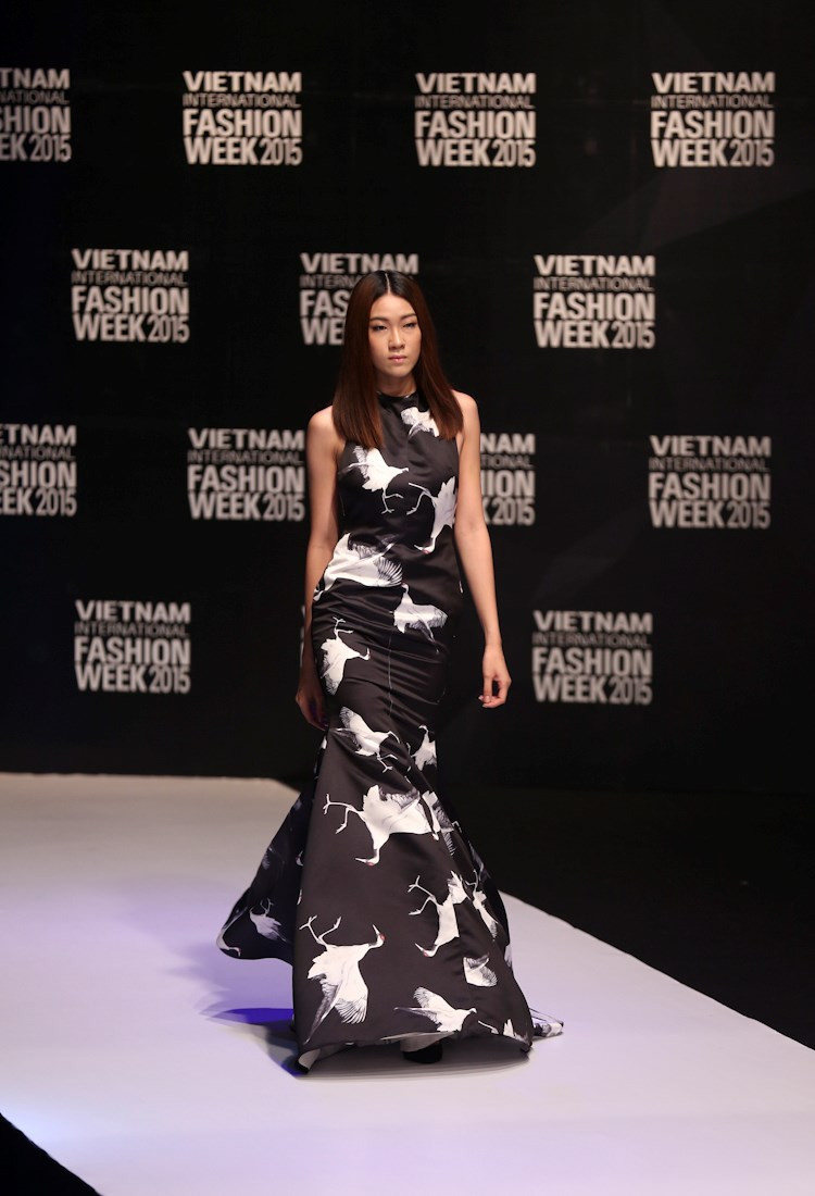 Vestido con cola de sirena por Nguyen Quang Viet (Vietnam)
