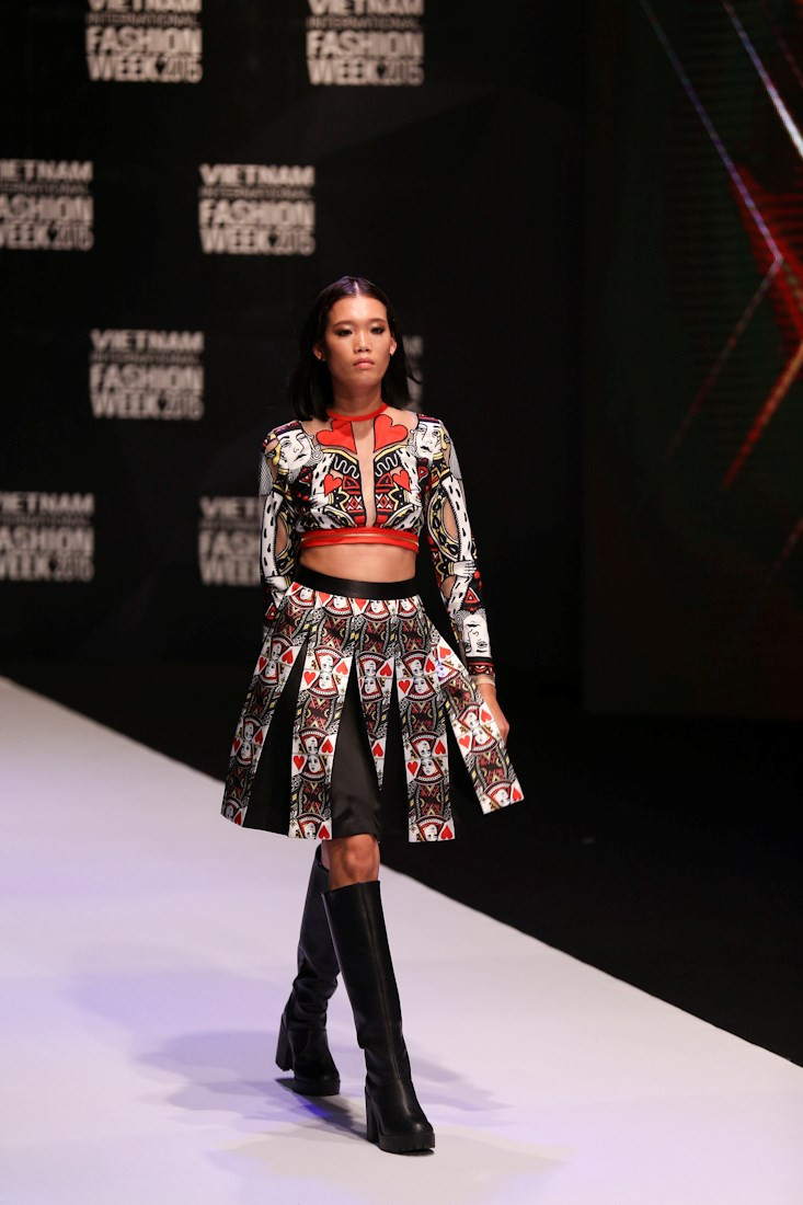 Motivos de las cartas en diseño de Ly Giam Tien (Vietnam)