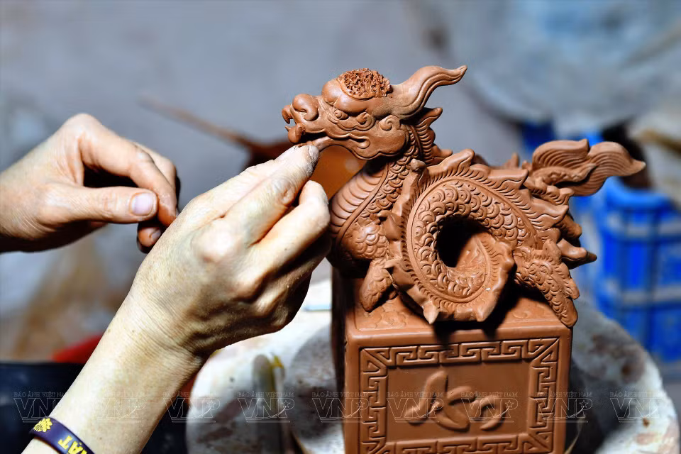 Cada parte del dragón está elaborada de manera delicada y artística por artesanos de Bat Trang. (Foto: Revista Ilustrada de Vietnam)