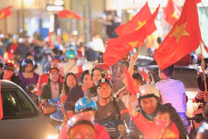 Así enloquecieron fanáticos vietnamitas con la victoria de la selección de fútbol sub23 (Fuente: VNA)