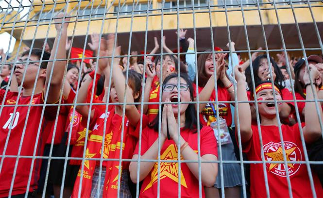 Así enloquecieron fanáticos vietnamitas con la victoria de selección de fútbol sub23 (Fuente: VNA)