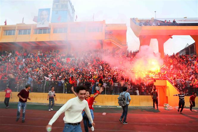 Así enloquecieron fanáticos vietnamitas con la victoria de la selección de fútbol sub23 (Fuente: VNA)