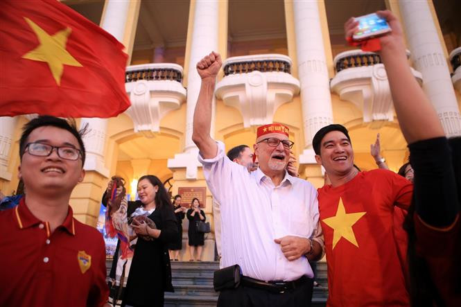 Así enloquecieron fanáticos vietnamitas con la victoria de selección de fútbol sub23 (Fuente: VNA)