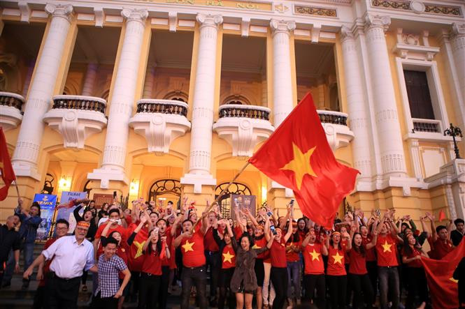 Así enloquecieron fanáticos vietnamitas con la victoria de selección de fútbol sub23 (Fuente: VNA)