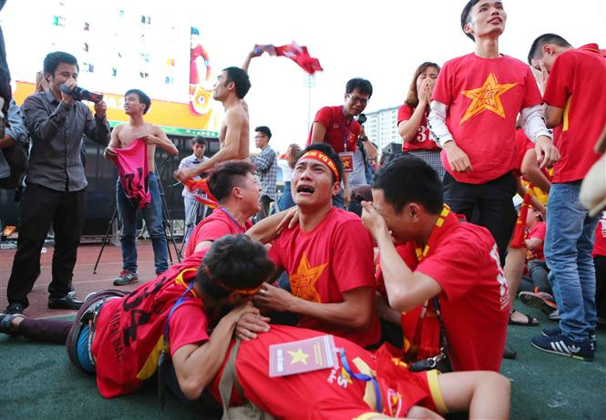 Así enloquecieron fanáticos vietnamitas con la victoria de la selección de fútbol sub23 (Fuente: VNA)