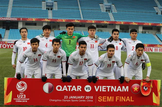 Tras vencer 4-3 a Qatar en los lanzamientos desde el punto penal, Vietnam hizo historia al clasificarse por primera vez a la final del Campeonato Asiático del fútbol sub-23 (Fuente: VNA)