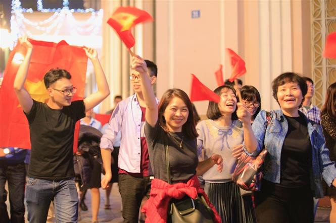 Así enloquecieron fanáticos vietnamitas con la victoria de la selección de fútbol sub23 (Fuente: VNA)
