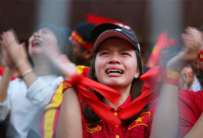 Así enloquecieron fanáticos vietnamitas con la victoria de la selección de fútbol sub23 (Fuente: VNA)