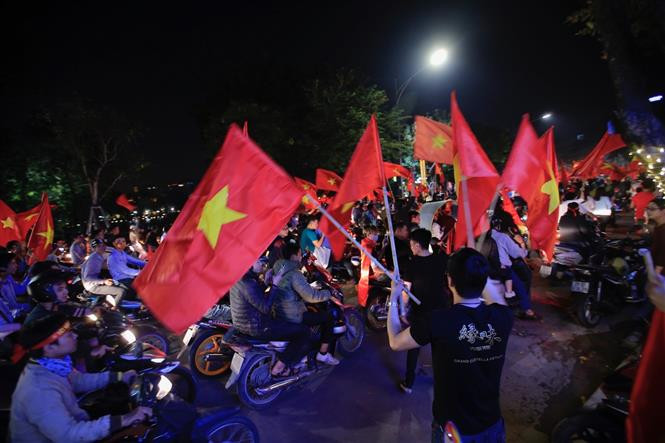 Así enloquecieron fanáticos vietnamitas con la victoria de la selección de fútbol sub23 (Fuente: VNA)