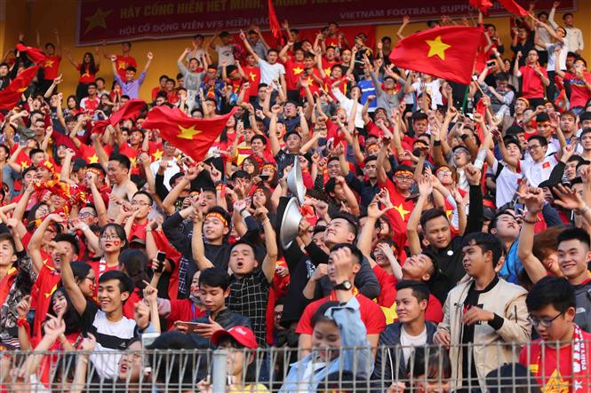 Así enloquecieron fanáticos vietnamitas con la victoria de la selección de fútbol sub23 (Fuente: VNA)