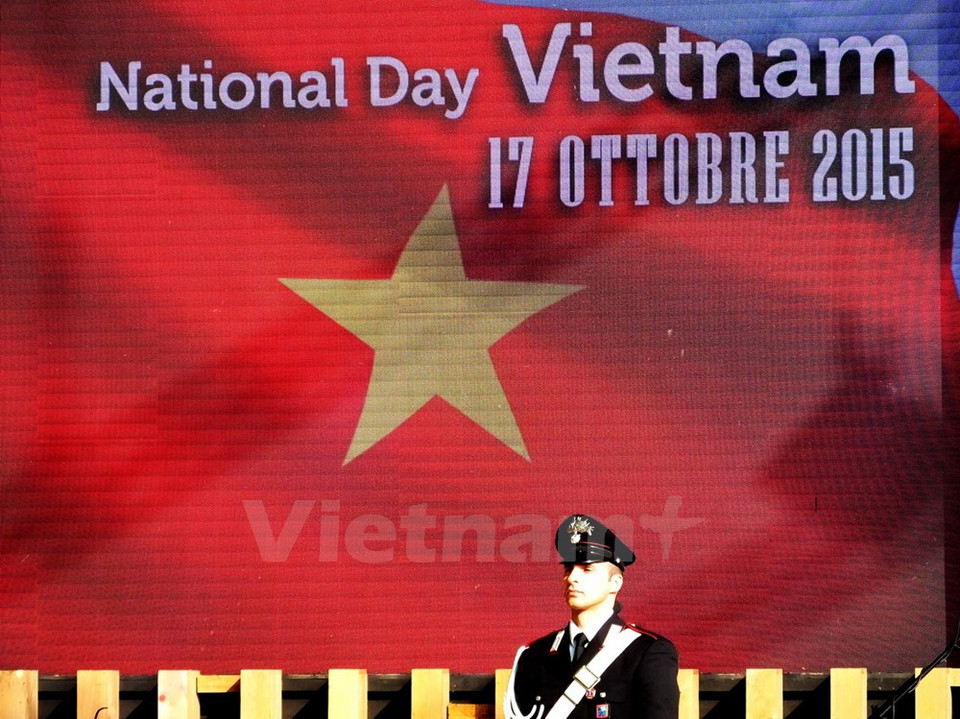 Izamiento de la bandera nacional (Fuente: VNA)