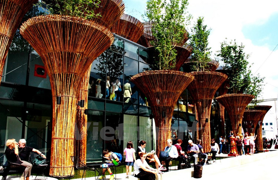 El pabellón vietnamita, construida con bambú, matiza el tema de la presente edición denominada “Alimentar el planeta, energía para la vida”. (Fuente: VNA)