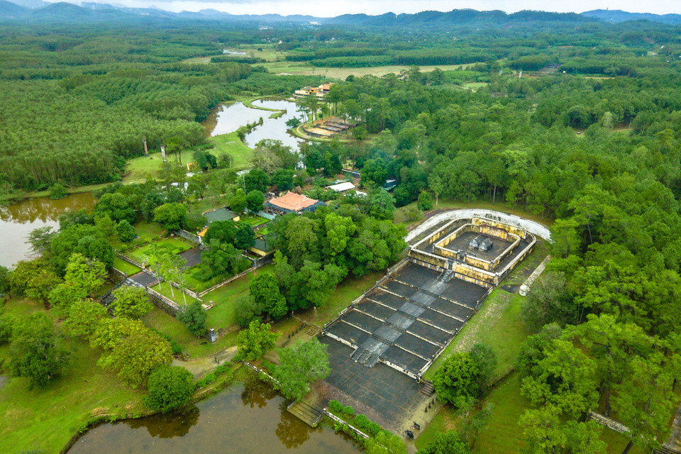 El mausoleo de Gia Long, el primer rey de la dinastía Nguyen, que gobernó entre 1802 y 1820, se encuentra en la aldea Dinh Mon del distrito de Huong Tra, a unos 20 kilómetros al oeste de Hue. (Foto: VnExpress)