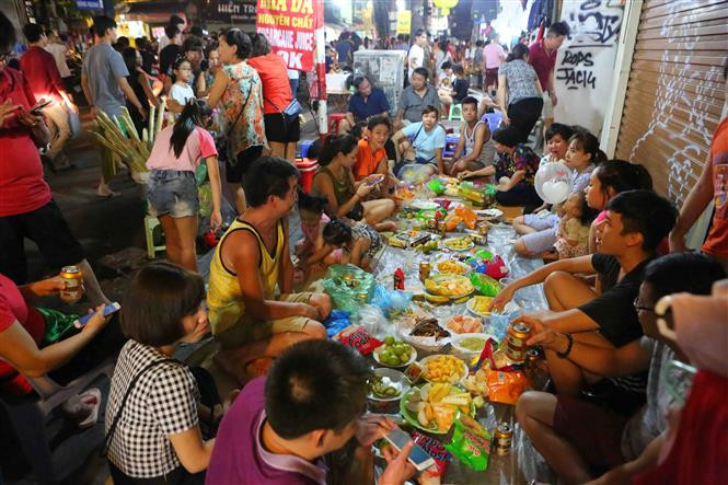 Hanoienses festejan Fiesta del Medio Otoño en Casco antiguo (Fuente: VNA)
