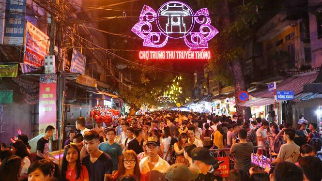 Hanoienses festejan Fiesta del Medio Otoño en Casco antiguo (Fuente: VNA)